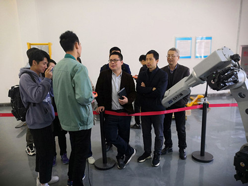機械學院舉辦機器人操作培訓，助力自動化及機械傳動產(chǎn)品研發(fā)能力提升